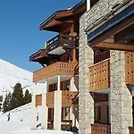 Pierre & Les Constellations Apart-hotel